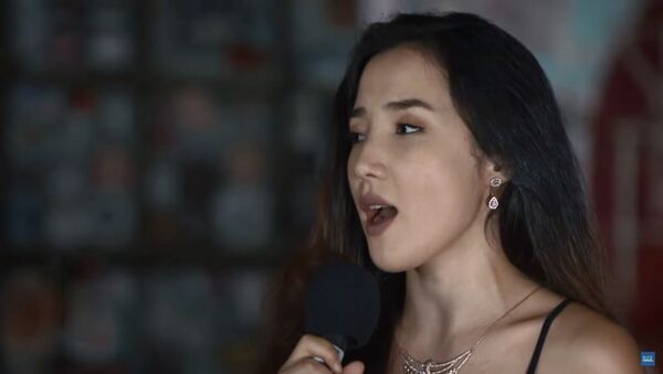 Сюжет Euronews о красивой кыргызстанке — она поет и занимается бизнесом в ОАЭ - Sputnik Кыргызстан