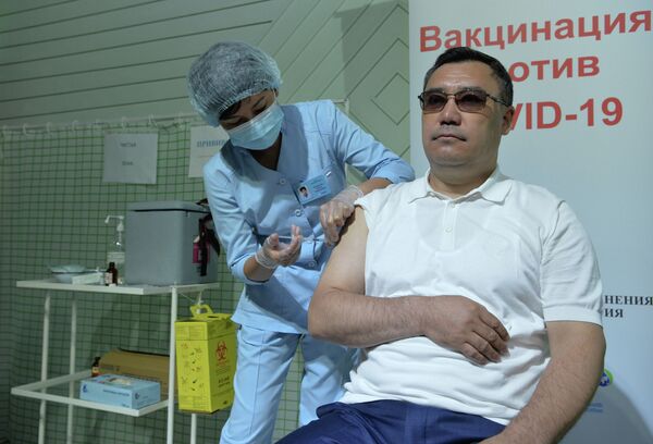 Вакцинация от COVID-19 президента Садыра Жапарова - Sputnik Кыргызстан
