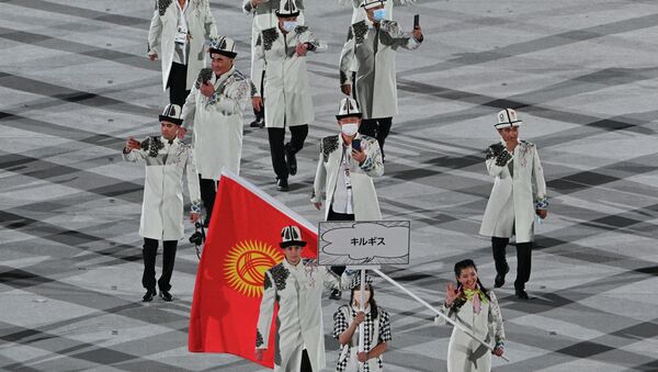 Делегация Кыргызстана во время церемонии открытия Олимпийских игр в Токио-2020 - Sputnik Кыргызстан