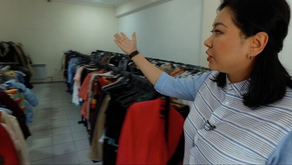 Одежда и игрушки здесь бесплатные — видео о необычном магазине в Бишкеке - Sputnik Кыргызстан