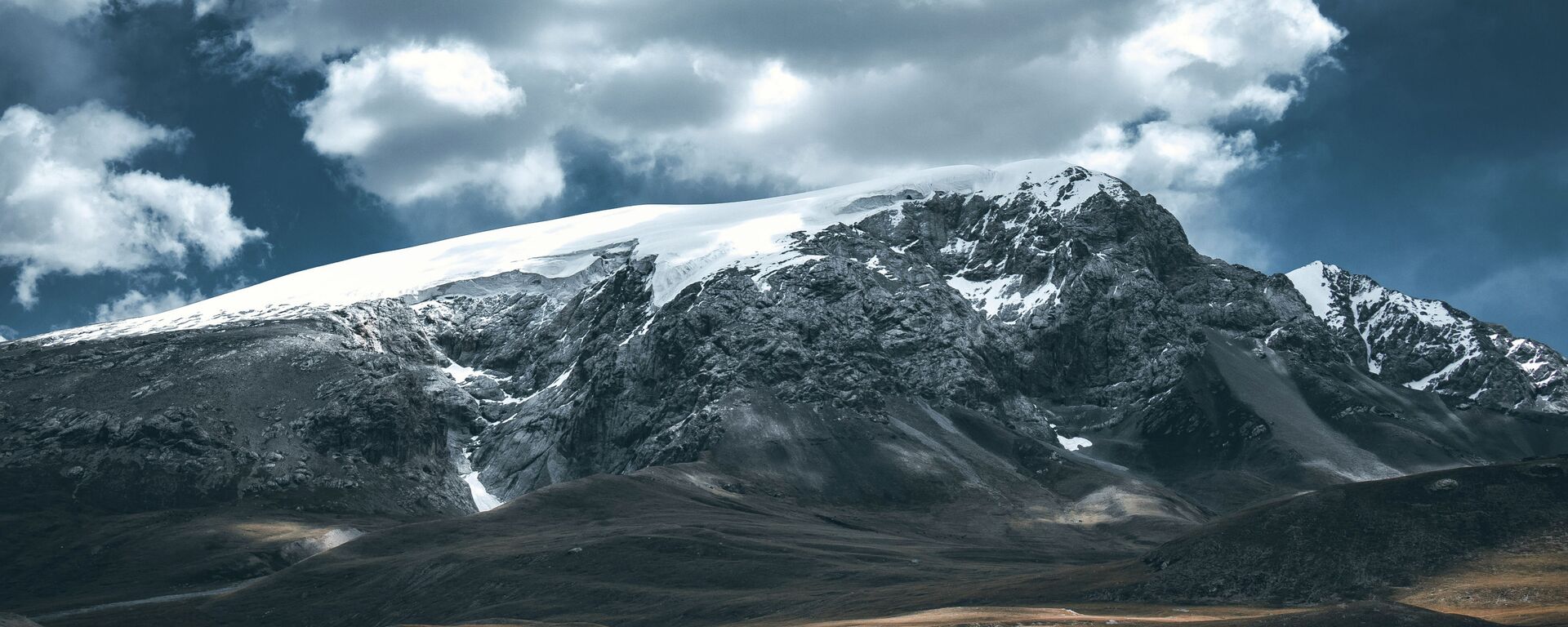 Горы в Кыргызстане - Sputnik Кыргызстан, 1920, 21.09.2025