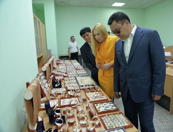 Президент КР Садыр Жапаров посетил предприятие Кыргызский ювелирный завод Алтын - Sputnik Кыргызстан