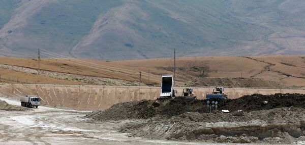 Жер-үй кениндеги алтындын запасы 90 тоннаны түзөт, мындан сырткары, 25 тонна күмүш бар - Sputnik Кыргызстан