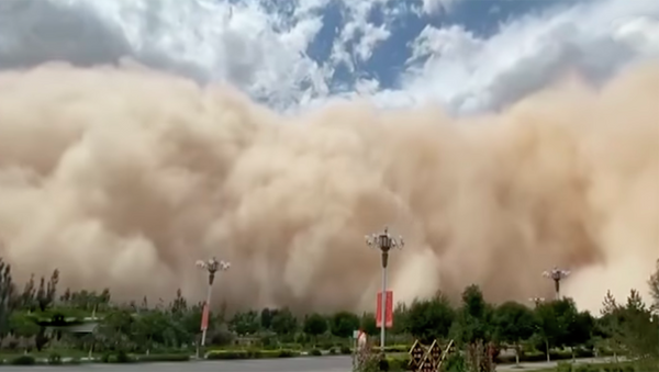 Как в фильмах про апокалипсис — страшная буря накрыла город в Китае. Видео - Sputnik Кыргызстан