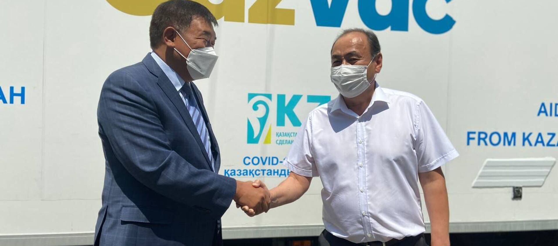 Кыргызстанга гуманитардык жардам катары QazVac вакцинасынын 25 миң дозасы алып келинди - Sputnik Кыргызстан, 1920, 28.07.2021