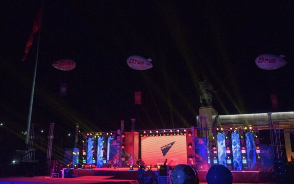 Логотип Sputnik на главной сцене, установленной для праздничного концерта в честь 25-летия независимости КР - Sputnik Кыргызстан
