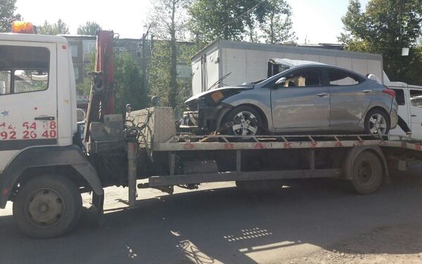 В городе Оше машина марки Hyundai врезалась в ограждение на обочине дороги, один человек скончался на месте - Sputnik Кыргызстан