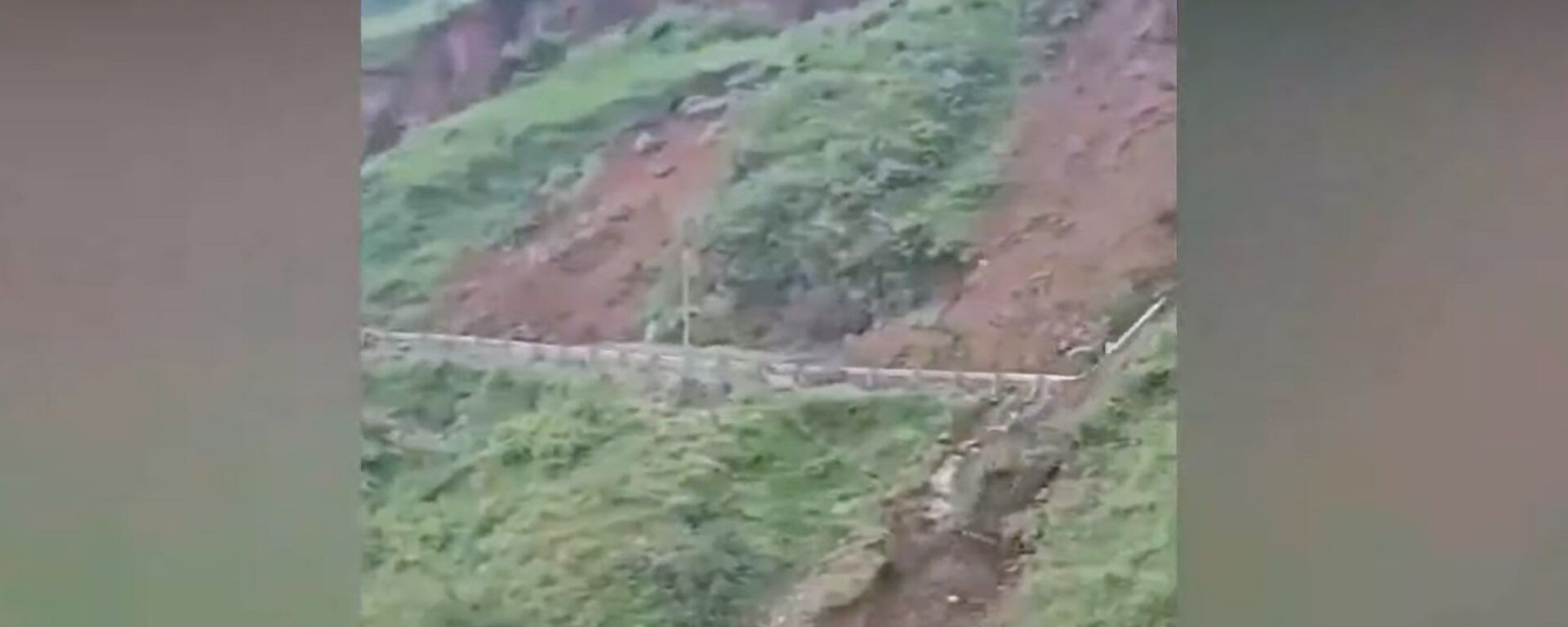 Огромная часть горы упала перед туристами в Индии — видео - Sputnik Кыргызстан, 1920, 01.08.2021