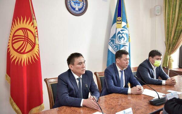 Тийиштүү буйрукка министрлер кабинетинин төрагасы Улукбек Марипов кол койгон - Sputnik Кыргызстан