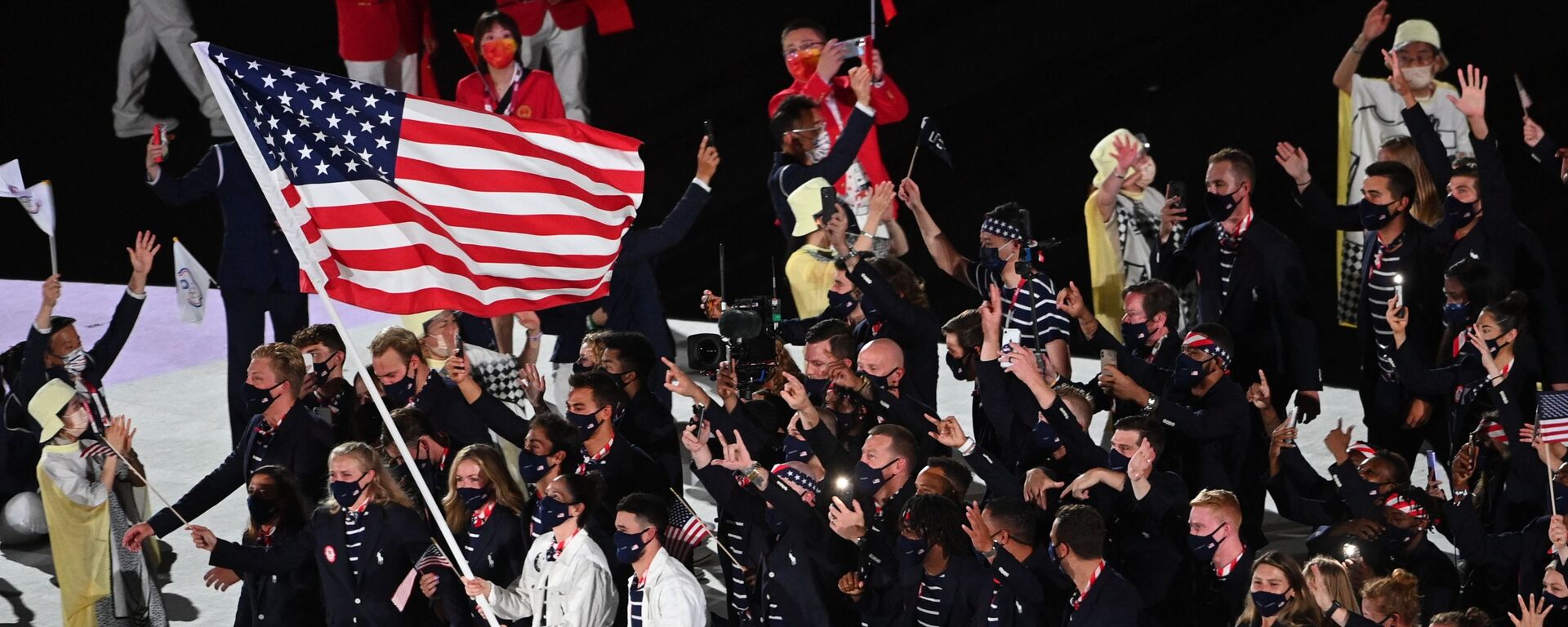 Сборная США на параде атлетов на церемонии открытия летних Олимпийских игр в Токио - Sputnik Кыргызстан, 1920, 03.08.2021
