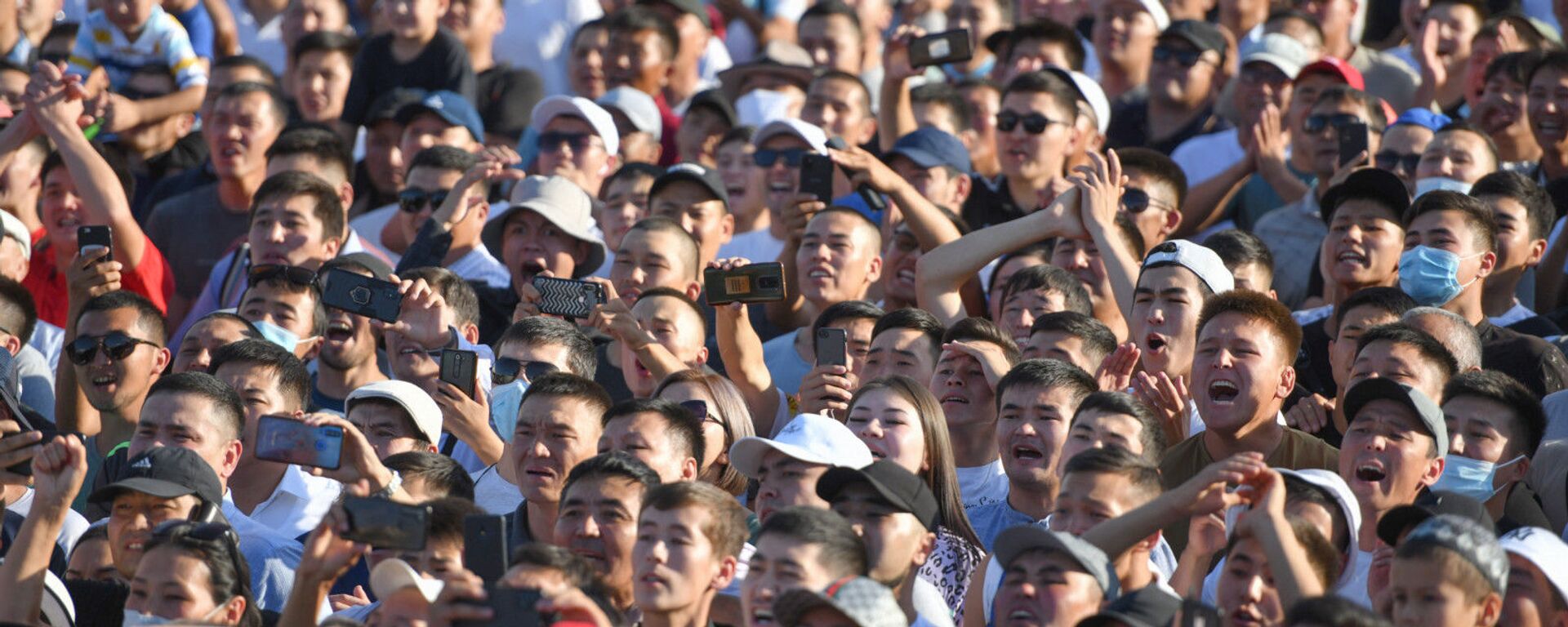 Кыргызстанцы на одном из мероприятий в Бишкеке. Фото иллюстративное - Sputnik Кыргызстан, 1920, 02.01.2026