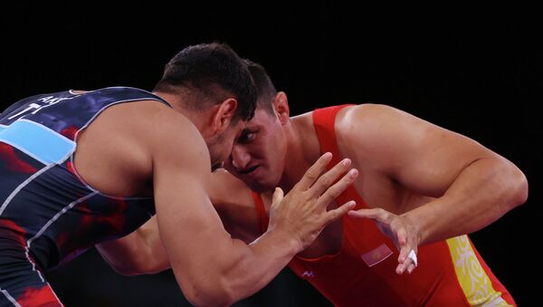 Айаал Лазарева в схватке против Тахи Акгюля на Олимпийских играх в Токио-2020 - Sputnik Кыргызстан