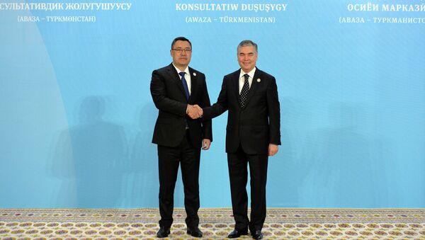 Президент Садыр Жапаров во время встречи с президентом Туркменистана Гурбангулы Бердымухамедовым - Sputnik Кыргызстан
