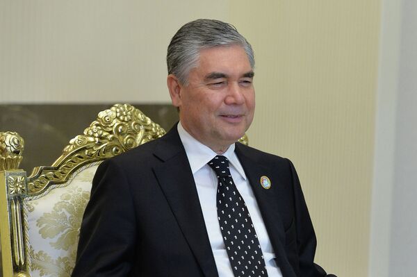 Они обсудили широкий спектр вопросов двустороннего сотрудничества, в том числе торгово-экономическое взаимодействие, импорт природного газа и электроэнергии из Туркменистана в КР, развитие туризма и другое. Также обсуждалась реализация договоренностей, достигнутых во время официального визита Жапарова в Туркменистан - Sputnik Кыргызстан