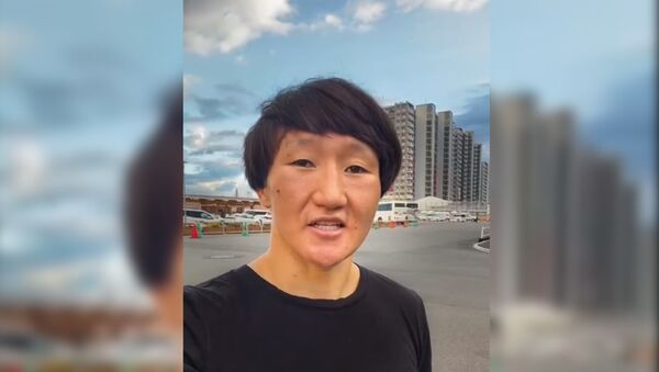 Менде баары жакшы! Айсулуу көтөрүңкү маанайда Токиодон видео кайрылуу жасады - Sputnik Кыргызстан
