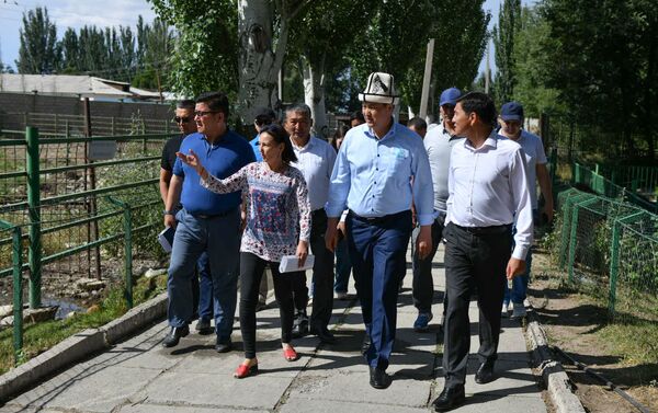 Председатель кабинета министров Улукбек Марипов посетил зоопарк Бугу-Эне в Караколе - Sputnik Кыргызстан