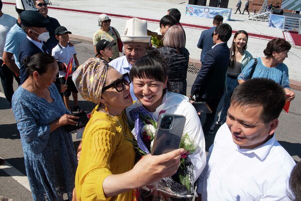 Церемония приветствия призеров и участников Олимпийских игр в Токио на площади Ала-Тоо - Sputnik Кыргызстан