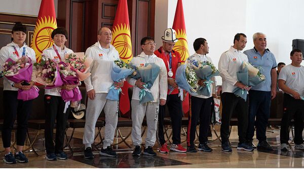 Как в Бишкеке встретили участников Олимпиады — видео - Sputnik Кыргызстан