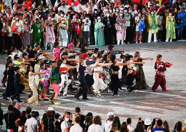 Выступление артистов на торжественной церемонии закрытия XXXII летних Олимпийских игр в Токио - Sputnik Кыргызстан