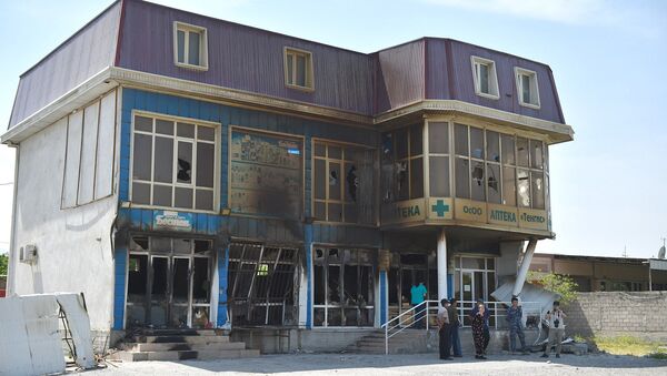 Разрушенное здание в Баткенской области разрушенное в ходе приграничного конфликта на кыргызско-таджикской границе - Sputnik Кыргызстан
