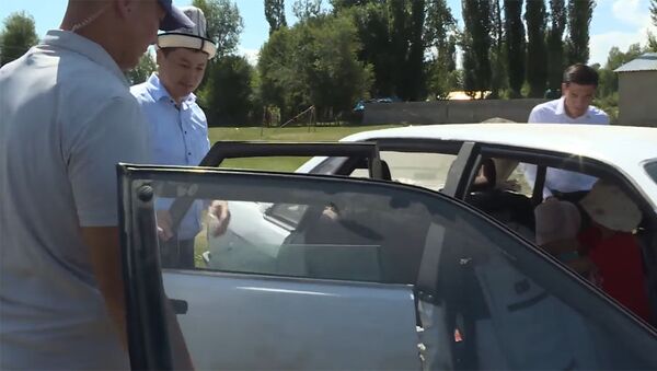 Прочувствовал каждую кочку на разбитой дороге — Марипов о поездке на Audi. Видео - Sputnik Кыргызстан