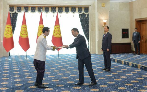 Он остановился на основных принципах внешней политики государства, основанной на открытости, сбалансированности и миролюбии, направленной на защиту независимости, суверенитета и территориальной целостности, а также национальных интересов страны - Sputnik Кыргызстан
