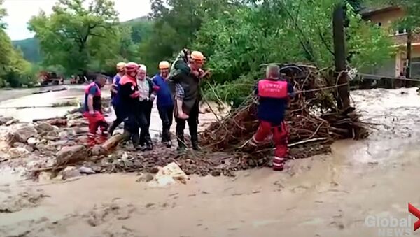 В Турции опять беда — на страну теперь обрушилось мощное наводнение. Видео - Sputnik Кыргызстан