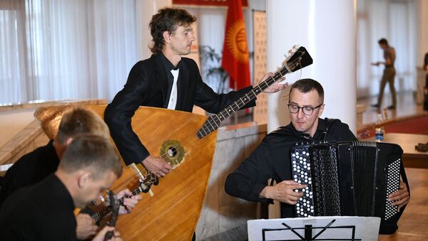 Музыканты выступают на дне культуры России в Бишкеке - Sputnik Кыргызстан