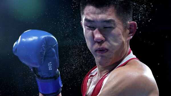 Казахстанский боксе Бекзад Нурдаулетов во время боя на Олимпийских играх в Токио - Sputnik Кыргызстан