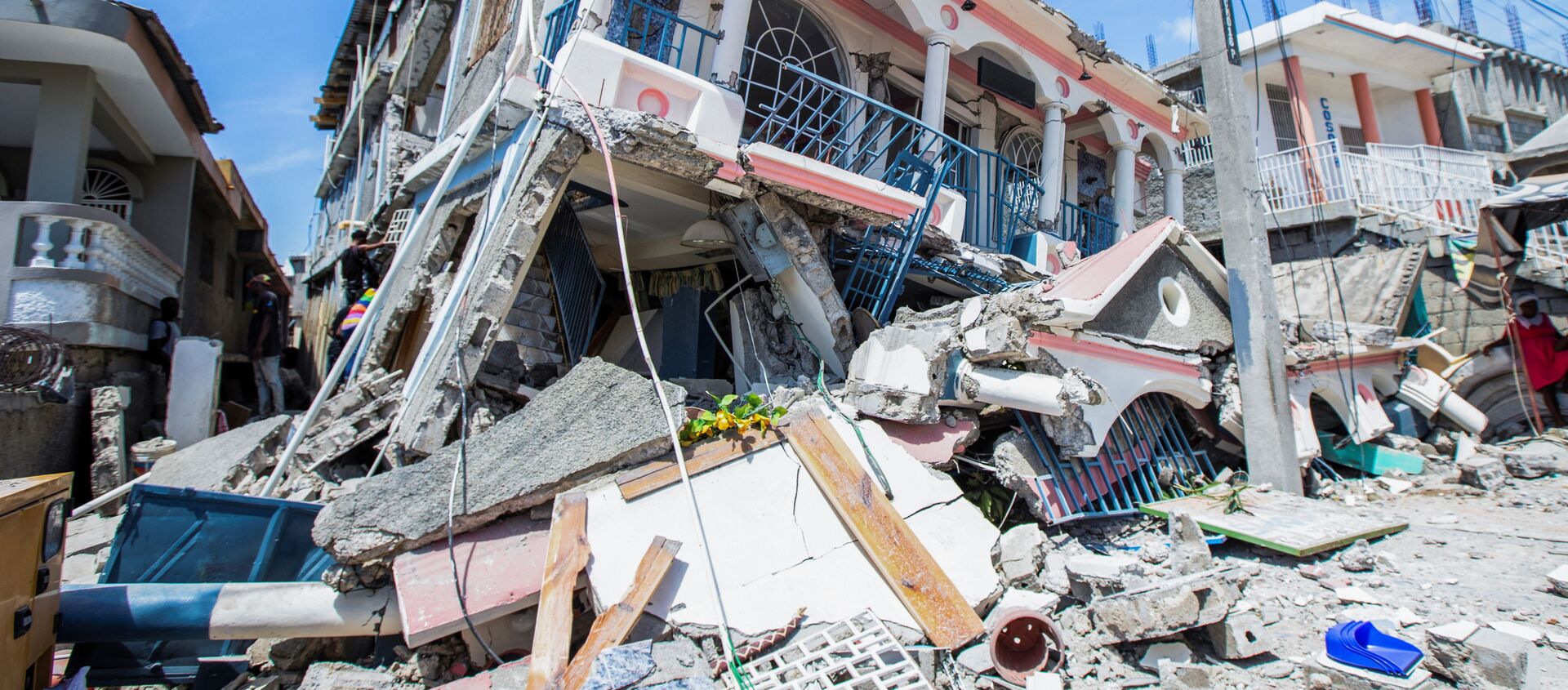 Последствия мощного землетрясения на Гаити  - Sputnik Кыргызстан, 1920, 15.08.2021