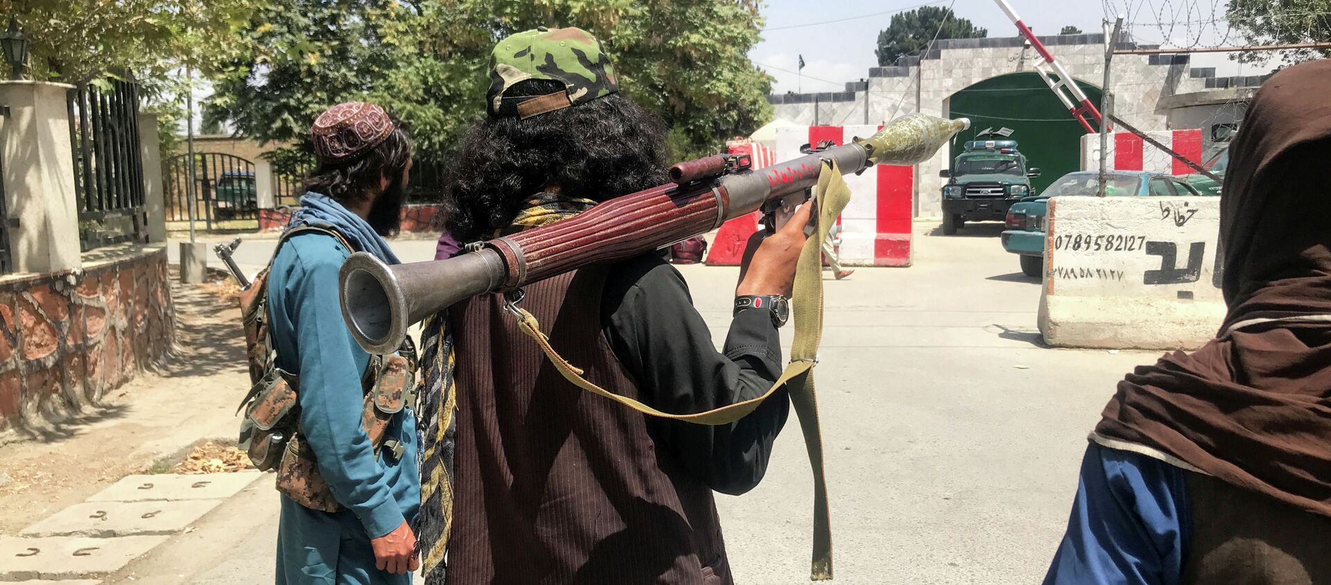 Боевики Талибана на одной из улиц Кабула, Афганистан. 16 августа 2021 года - Sputnik Кыргызстан, 1920, 16.08.2021
