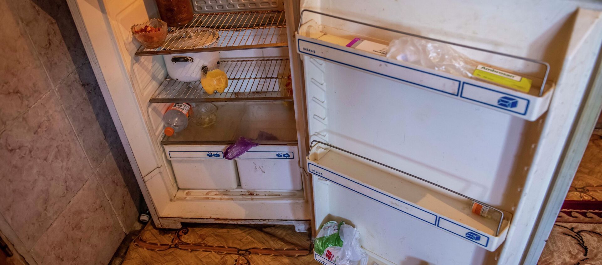 Холодильник в семье таксиста из новостройки Калыс-Ордо - Sputnik Кыргызстан, 1920, 17.08.2021