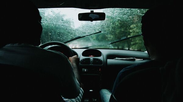 Водитель и пассажир в авто. Иллюстративное фото - Sputnik Кыргызстан