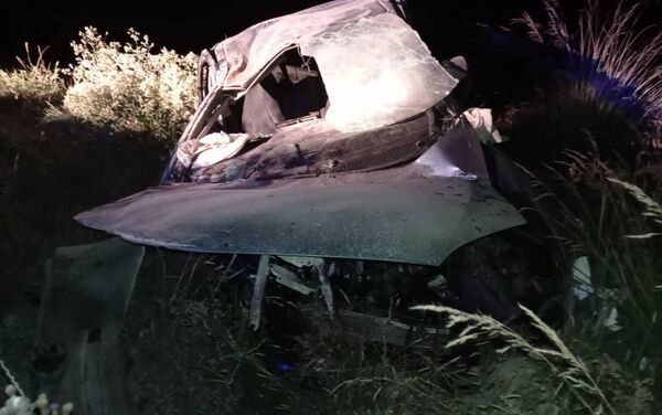 В Ат-Башинском районе Нарынской области перевернулась машина, погиб один человек - Sputnik Кыргызстан