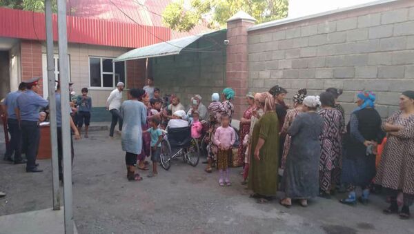 Люди занимающиеся попрошайничеством выявленные во время рейда в городе Джалал-Абад - Sputnik Кыргызстан