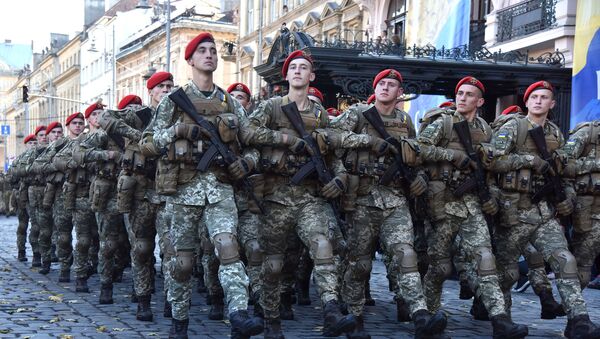 Военнослужащие Украинской армии на военном параде. Архивное фото - Sputnik Кыргызстан