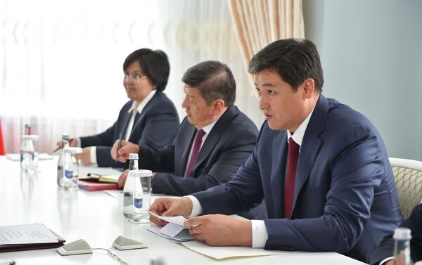 Стороны обсудили вопросы развития кыргызско-российского торгово-экономического сотрудничества в таких сферах, как энергетика, транспорт и промышленность. - Sputnik Кыргызстан