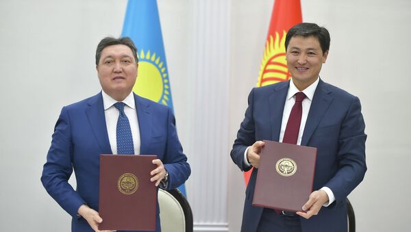 Двусторонняя встреча председателя кабинета министров Улукбека Марипова и премьер-министра РК Аскара Мамина - Sputnik Кыргызстан