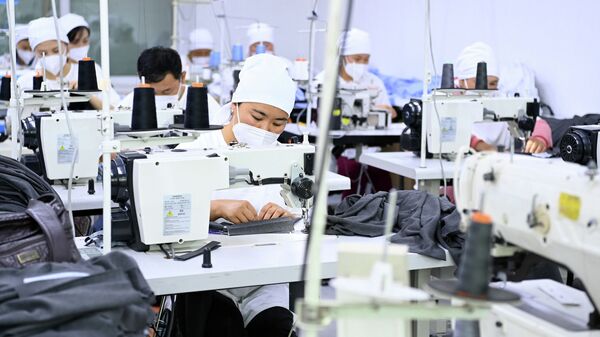 Запуск швейной фабрики в Тюпском районе - Sputnik Кыргызстан