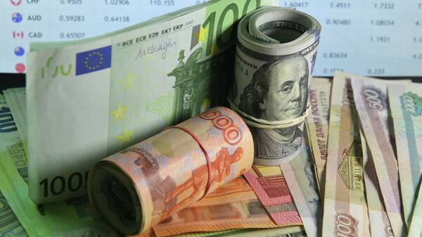 Доллар, рубль жана евро купюралары. Архив - Sputnik Кыргызстан