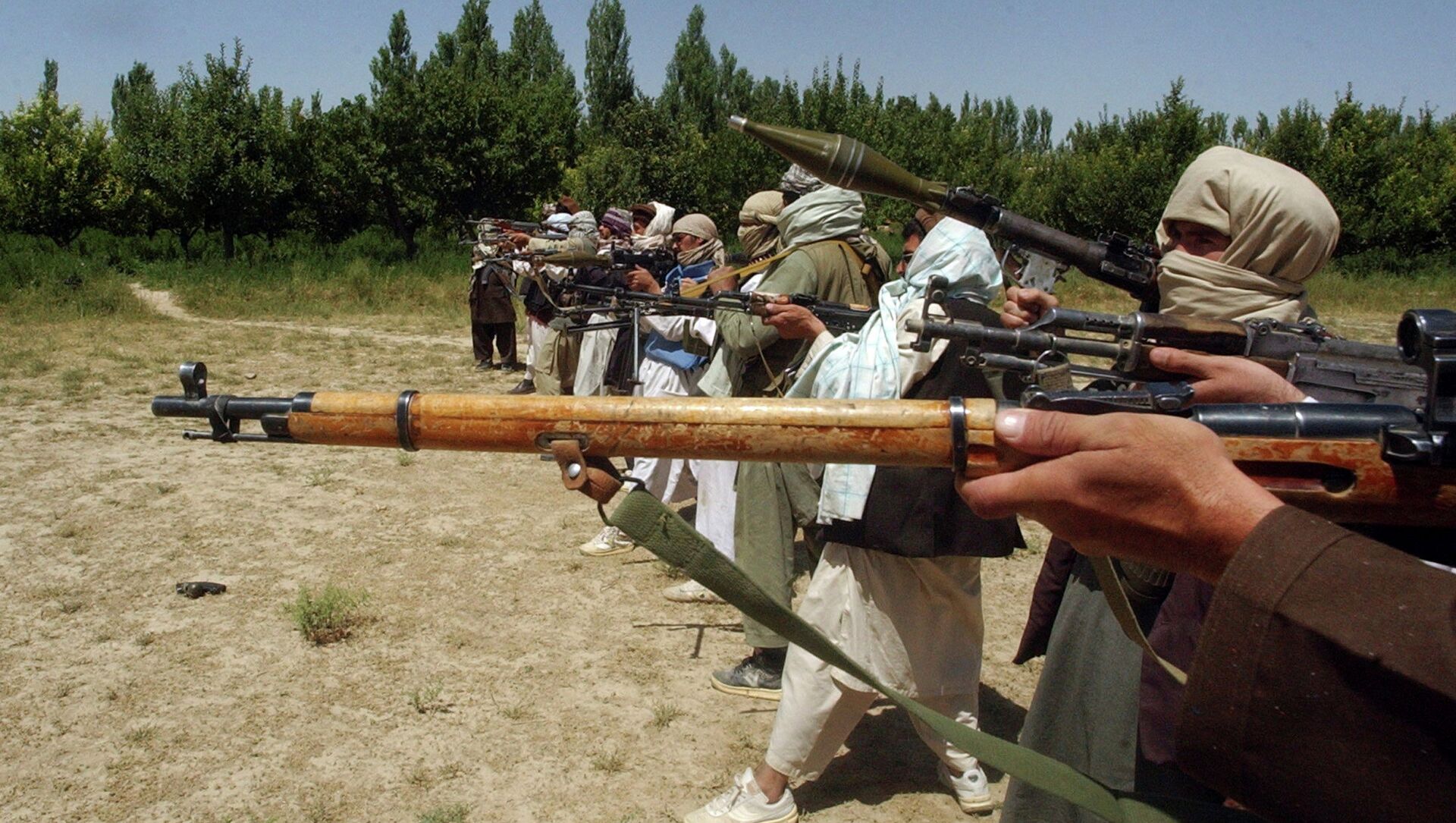 Тренировки боевиков Талибана - Sputnik Кыргызстан, 1920, 23.08.2021