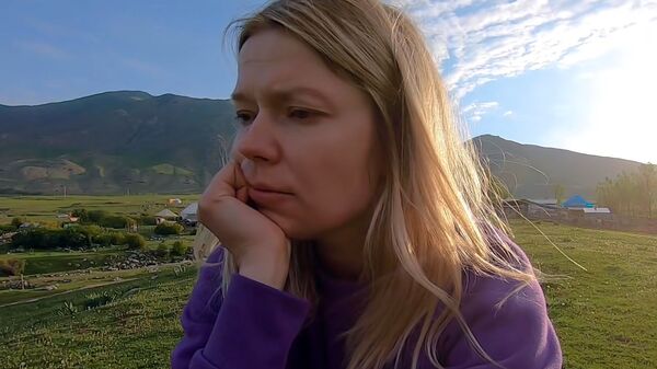 Российский блогер заплакала, путешествуя по Кыргызстану, — видео - Sputnik Кыргызстан