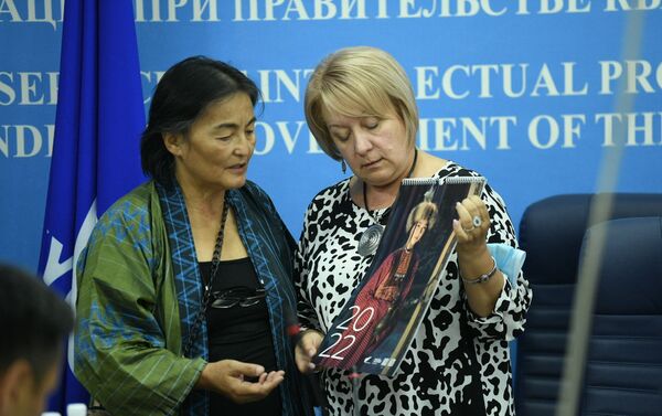 В нем участвовала и руководитель информагентства и радио Sputnik Кыргызстан Елена Череменина - Sputnik Кыргызстан