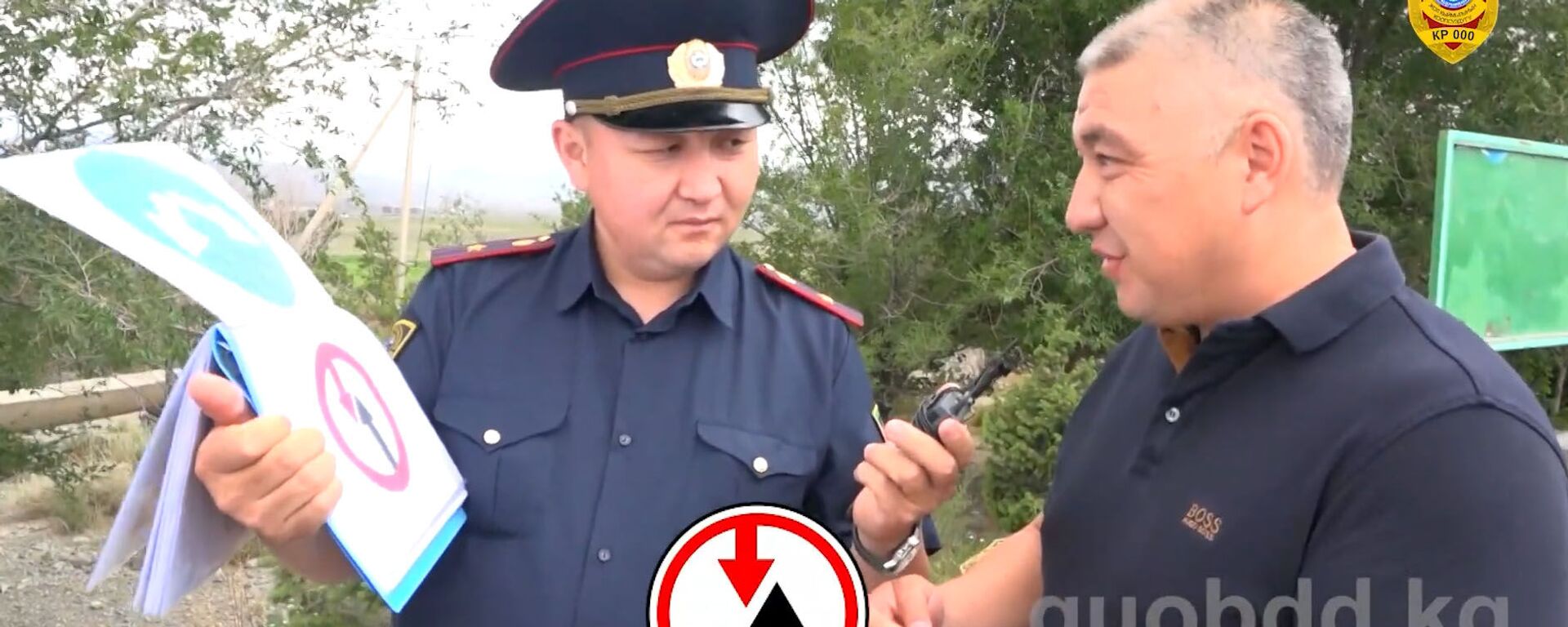 Инспектор проверил знание ПДД водителями — видео из Чуйской области - Sputnik Кыргызстан, 1920, 06.03.2026