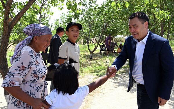 Лейлек районундагы Максат айылында 84 үй-бүлөгө жаңы турак жай берилди - Sputnik Кыргызстан