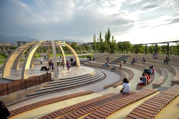 Парк Масалиев менен Токтоналиев көчөлөрүнүн кесилишинде жайгашкан. - Sputnik Кыргызстан