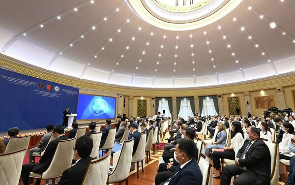В мероприятии приняли участие более 50 глав посольств иностранных государств и международных организаций, аккредитованных в Кыргызстане - Sputnik Кыргызстан