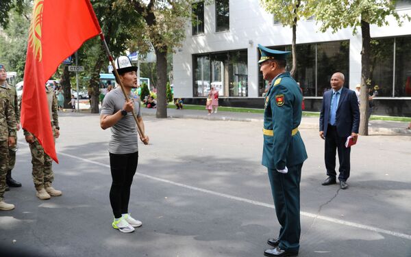 Рапиев накануне, 30 августа, стартовал в Суусамырской долине, по плану он должен был завершить его сегодня в Бишкеке. - Sputnik Кыргызстан
