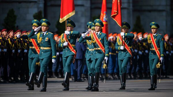 Военнослужащие Национальной Гвардии на площади Ала-Тоо в Бишкеке. Архивное фото - Sputnik Кыргызстан