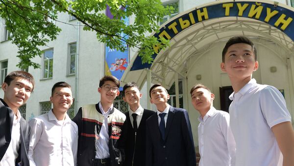 Ученики республиканской детской инженерно-технической академии Алтын түйүн. Архивное фото - Sputnik Кыргызстан